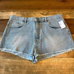 NWT BDG Essential cut off Mid Rise Shorts - size 32